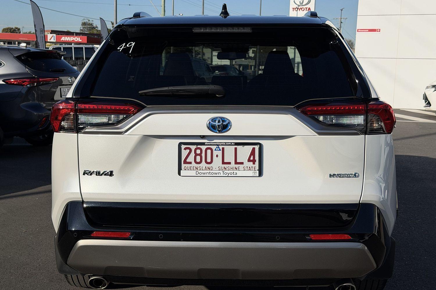2024 Toyota RAV4 XSE (AWD) in Two Tone White