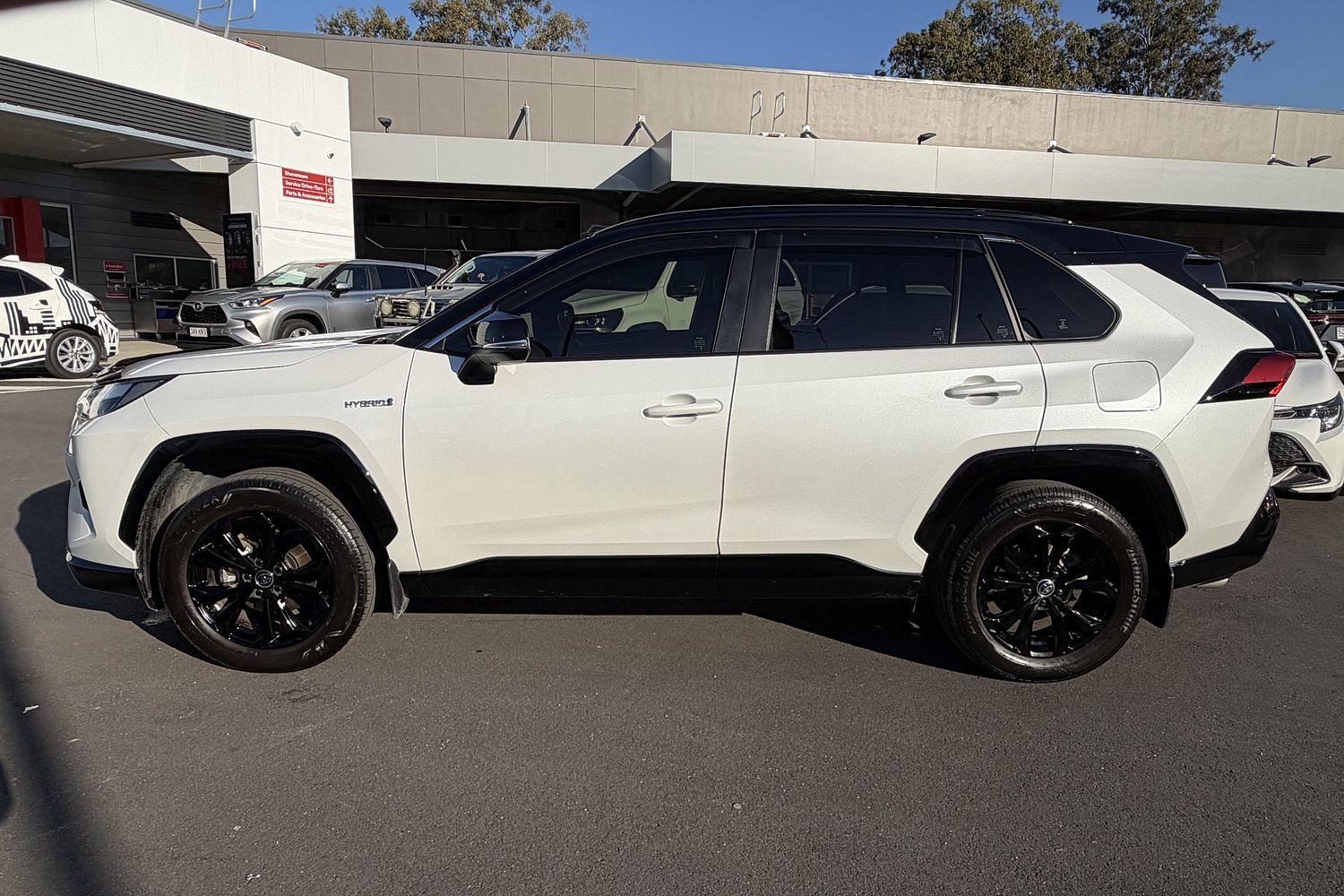 2024 Toyota RAV4 XSE (AWD) in Two Tone White