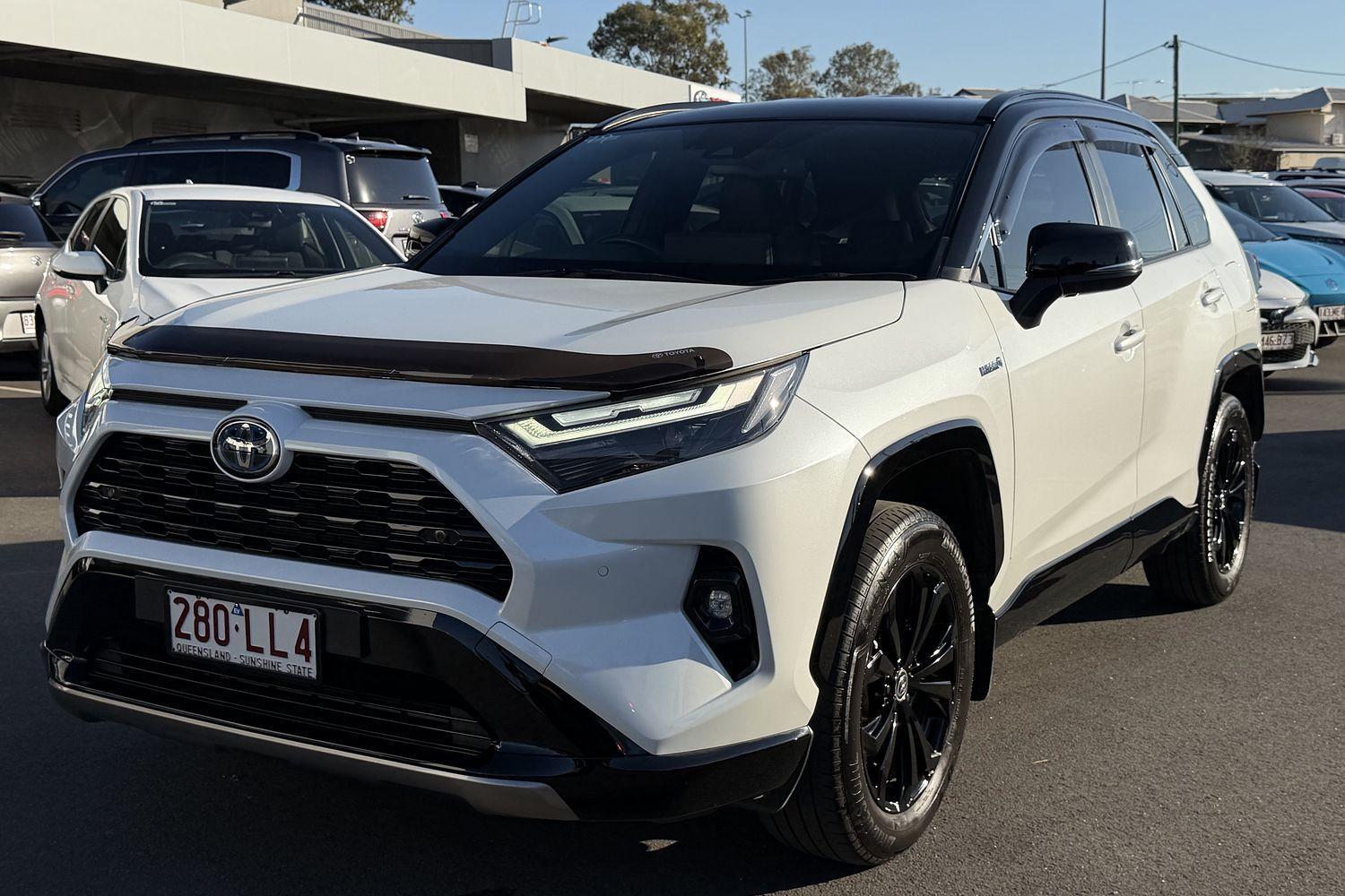 2024 Toyota RAV4 XSE (AWD) in Two Tone White