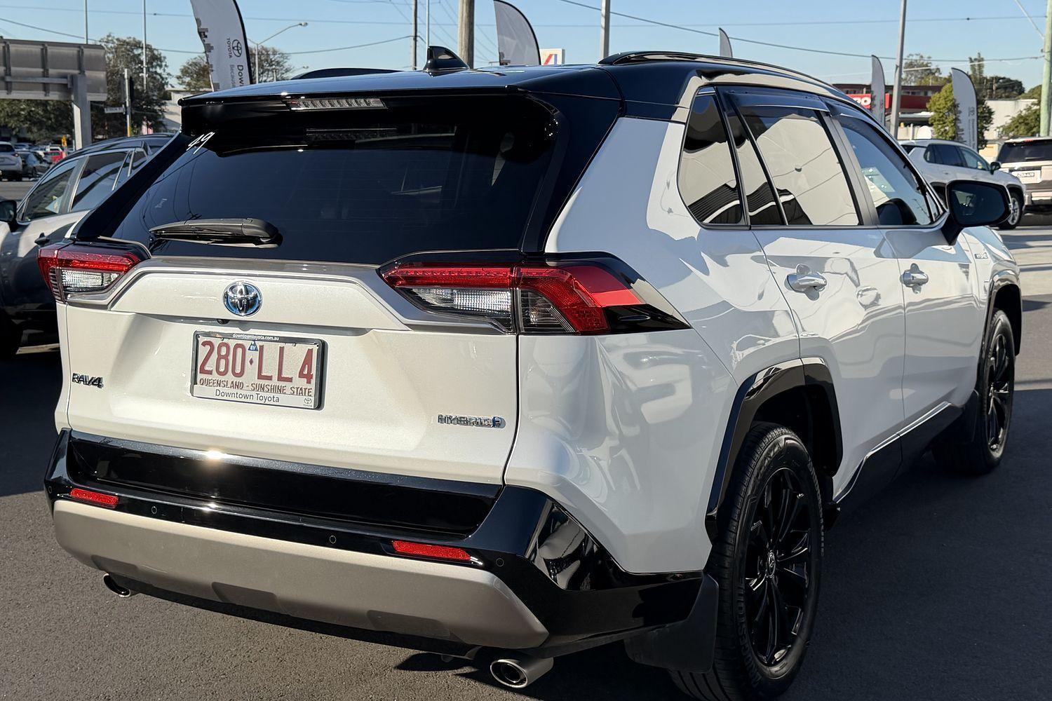2024 Toyota RAV4 XSE (AWD) in Two Tone White