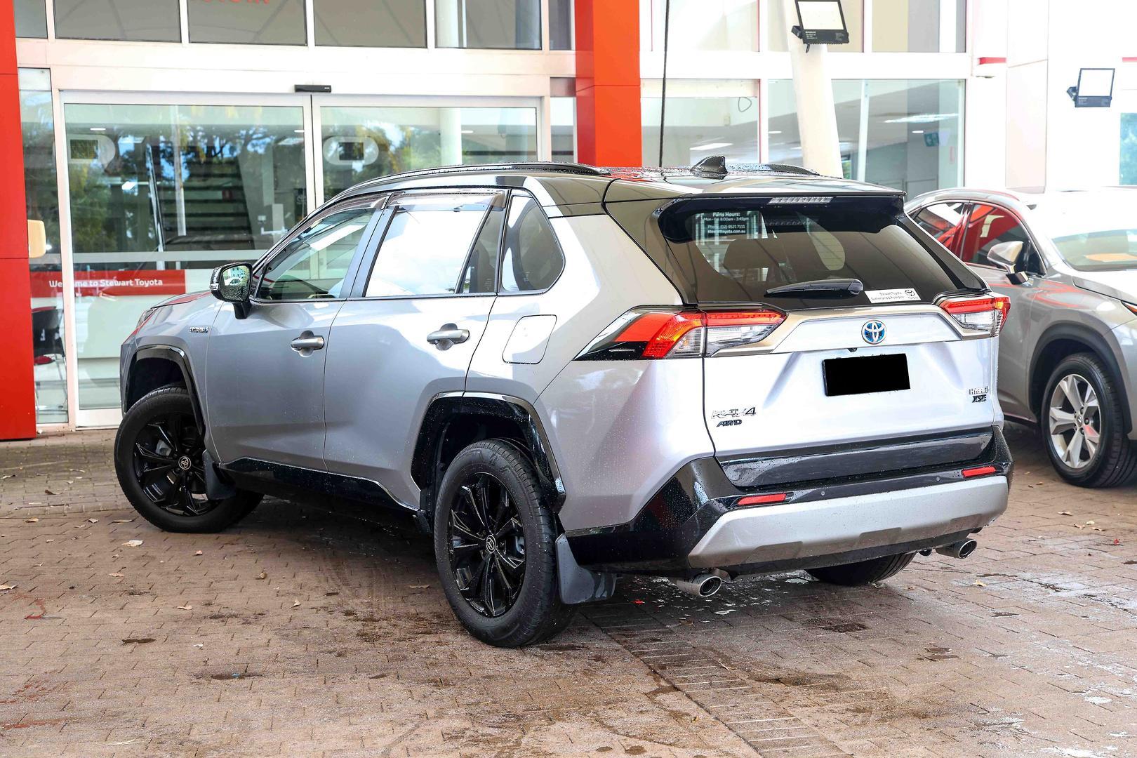 2023 Toyota RAV4 XSE (AWD) in Two Tone Silver