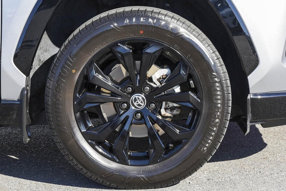 2024 Toyota RAV4 XSE (AWD) in Two Tone Silver