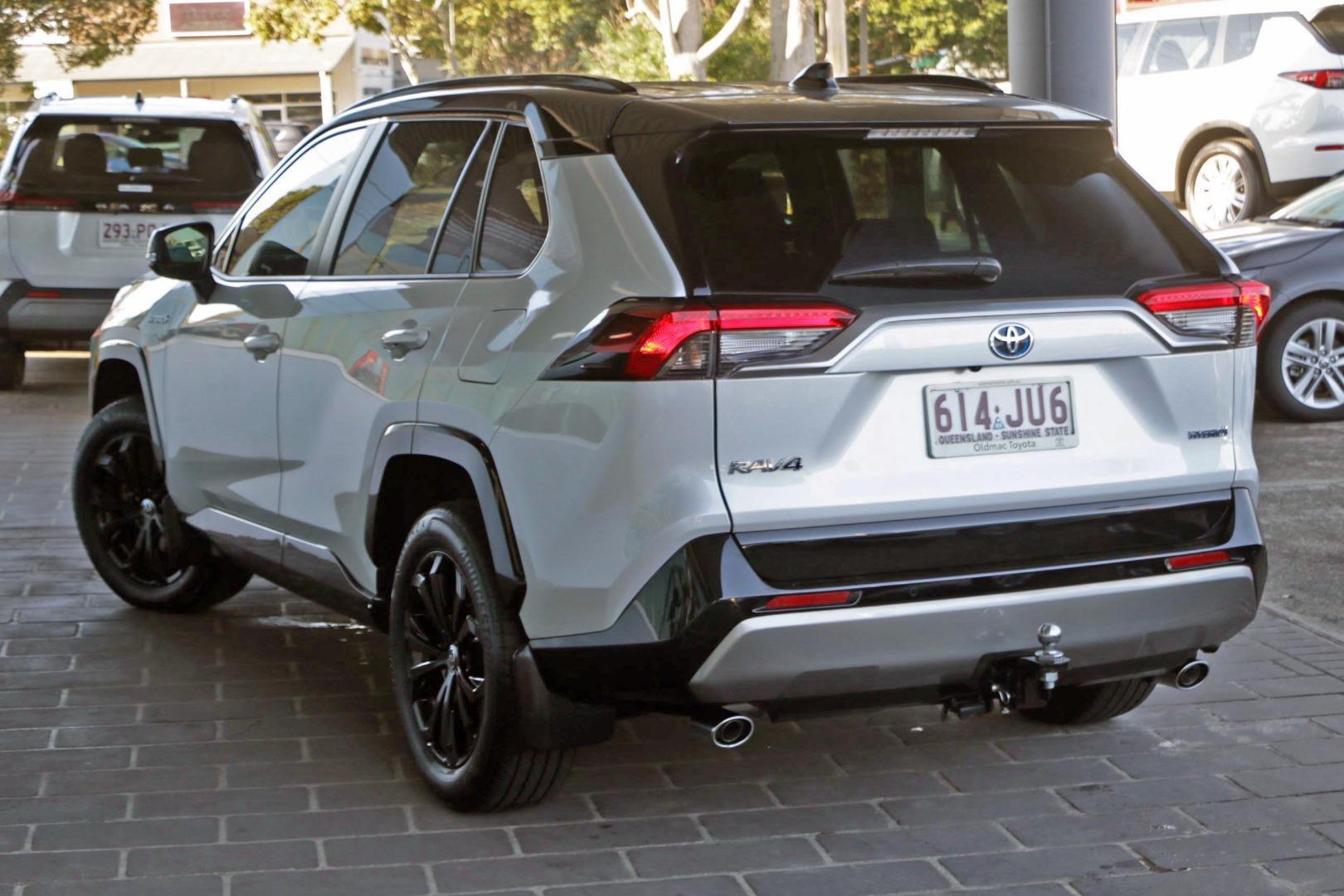 2024 Toyota RAV4 XSE (AWD) in Two Tone White