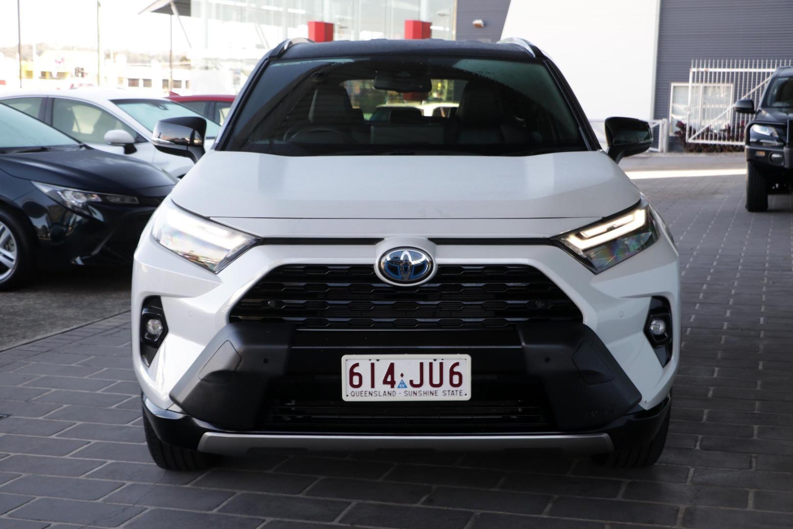 2024 Toyota RAV4 XSE (AWD) in Two Tone White