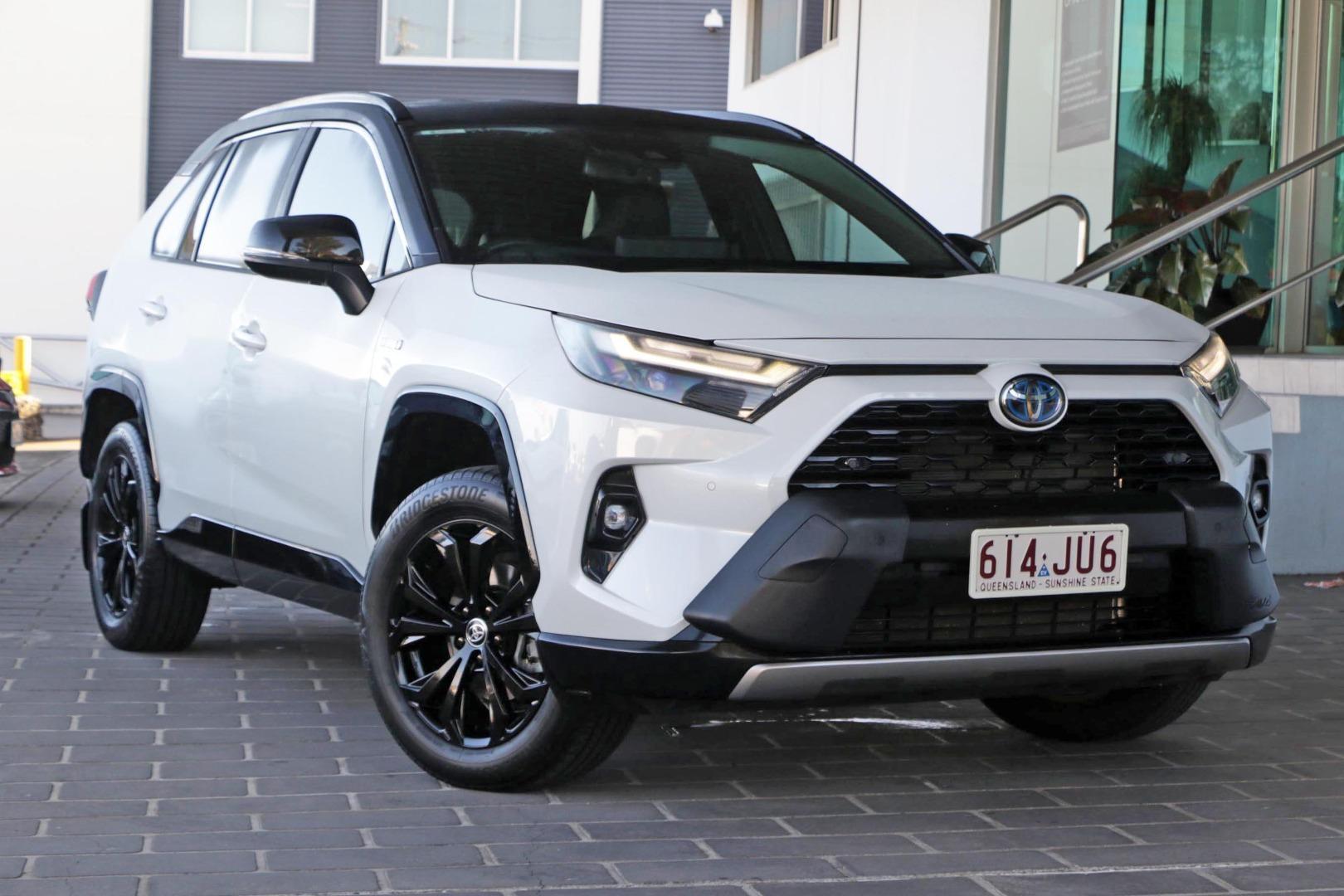 2024 Toyota RAV4 XSE (AWD) in Two Tone White