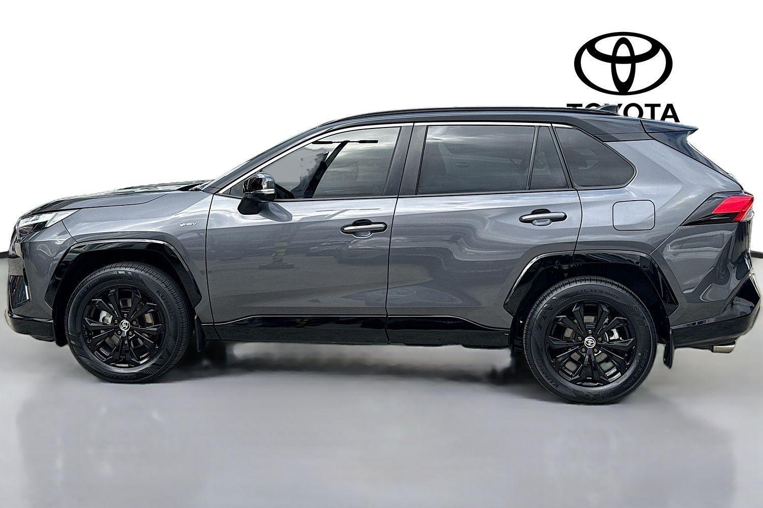 2024 Toyota RAV4 XSE (AWD) in Two Tone Black