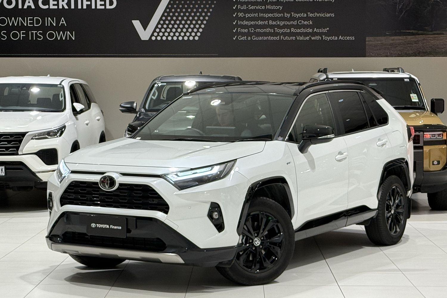 2025 Toyota RAV4 XSE (AWD) in Two Tone White