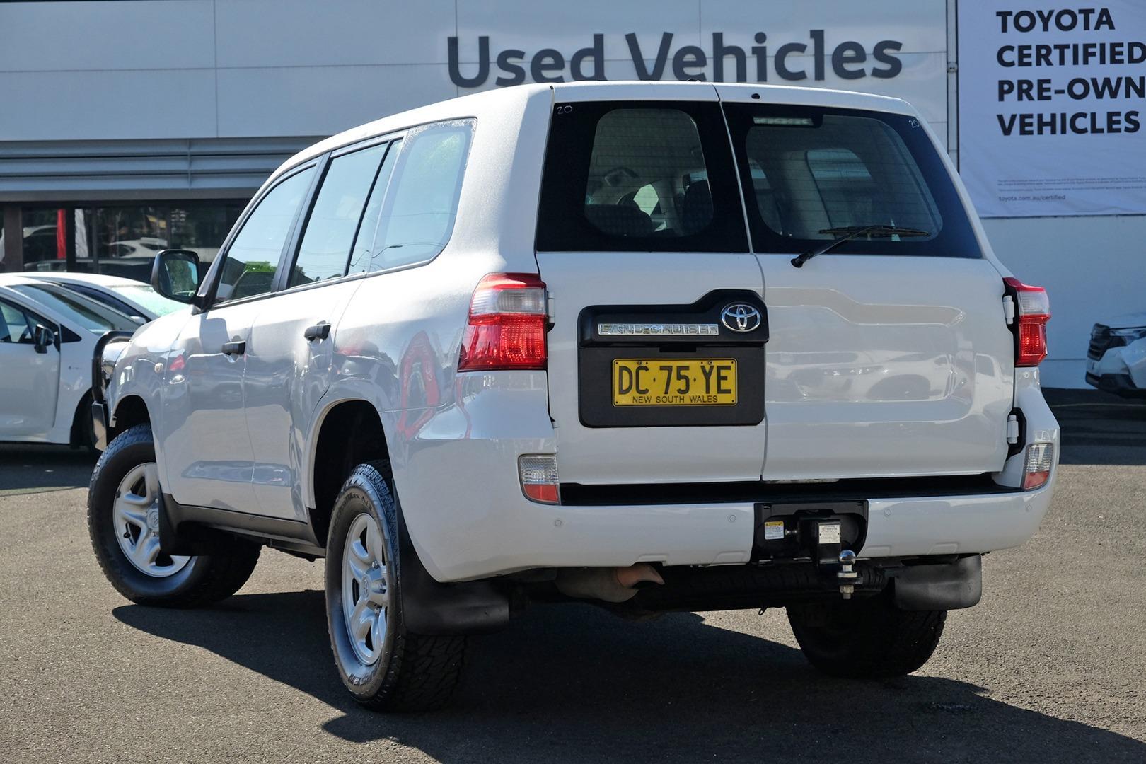 2021 Toyota Landcruiser 200 GX in White