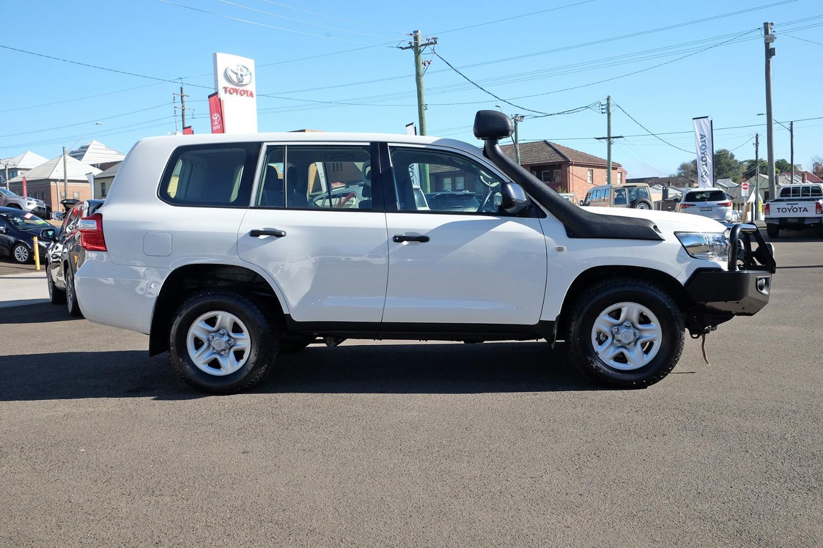 2021 Toyota Landcruiser 200 GX in White