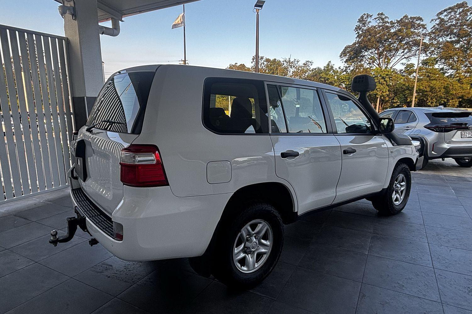 2020 Toyota Landcruiser GX in White