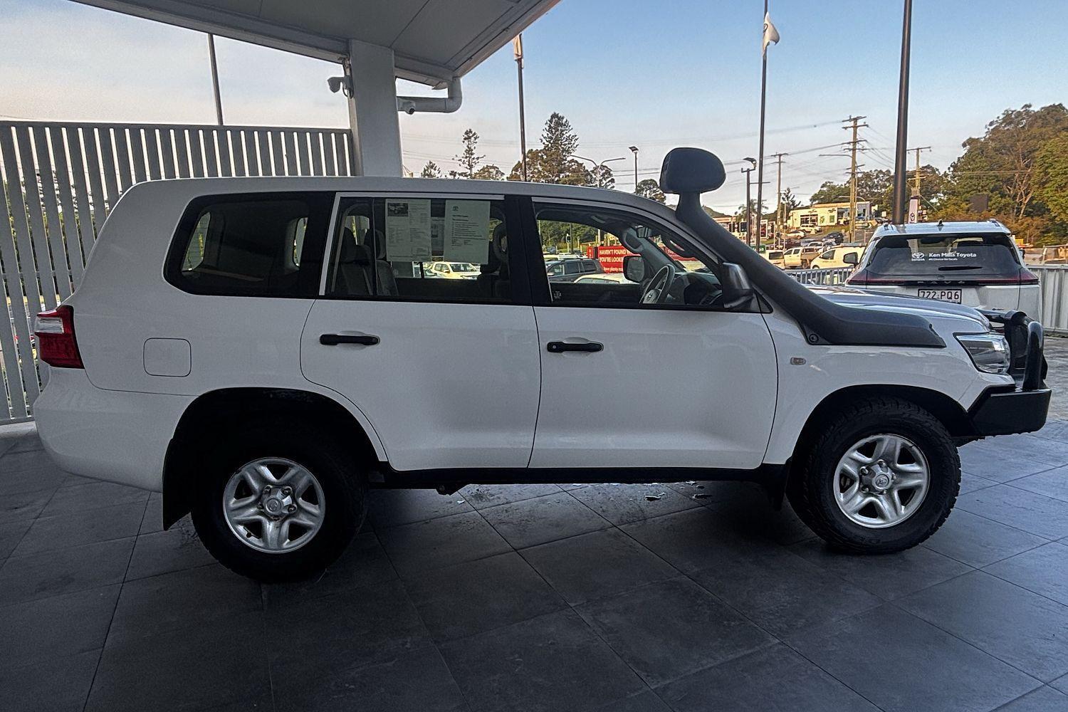 2020 Toyota Landcruiser GX in White