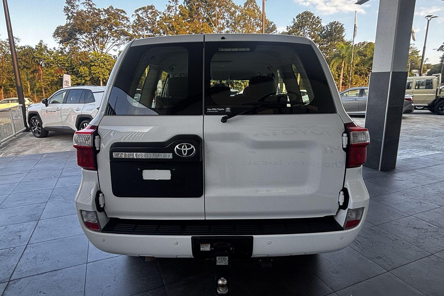 2020 Toyota Landcruiser GX in White