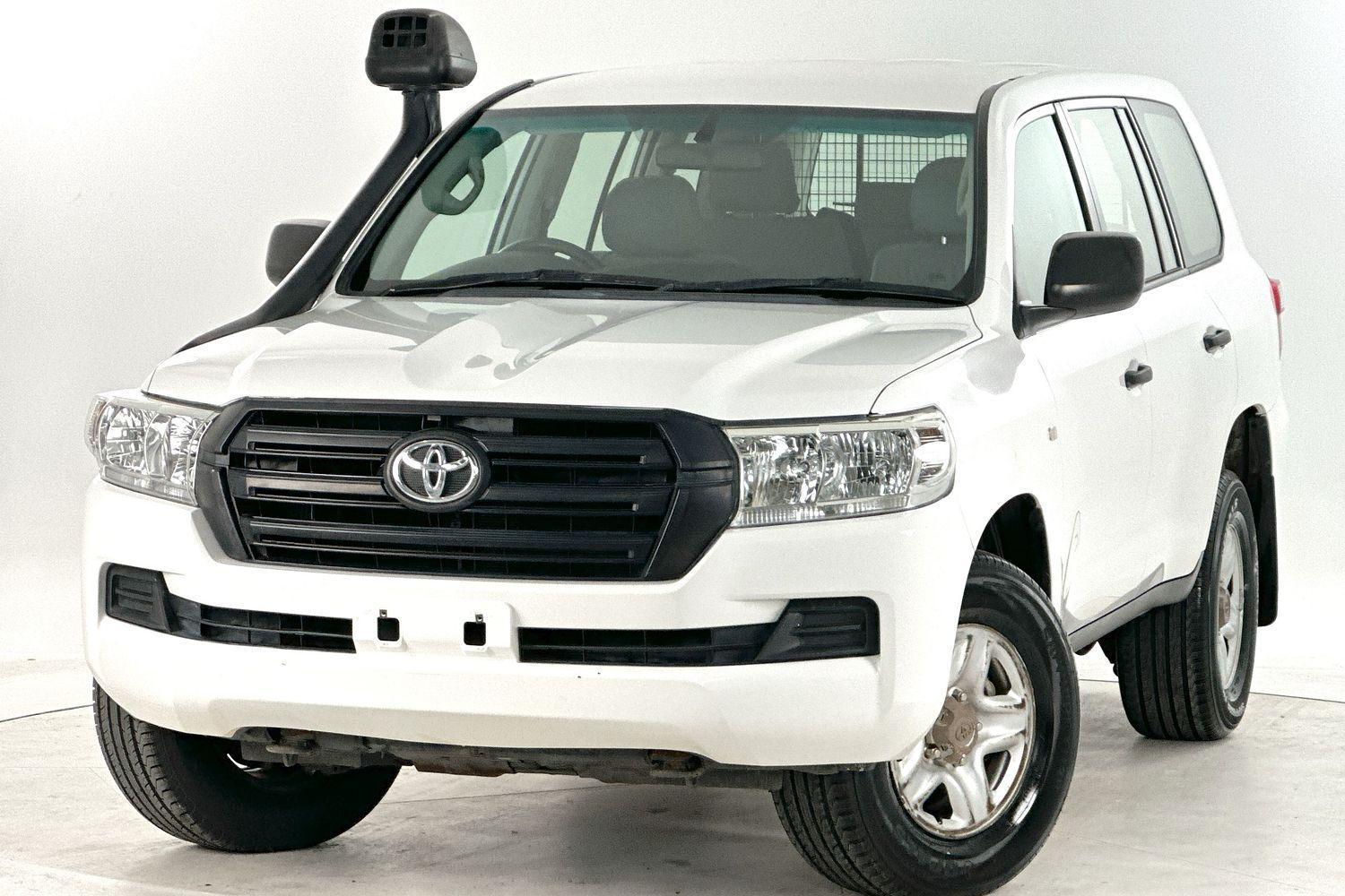 2017 Toyota Landcruiser GX in White