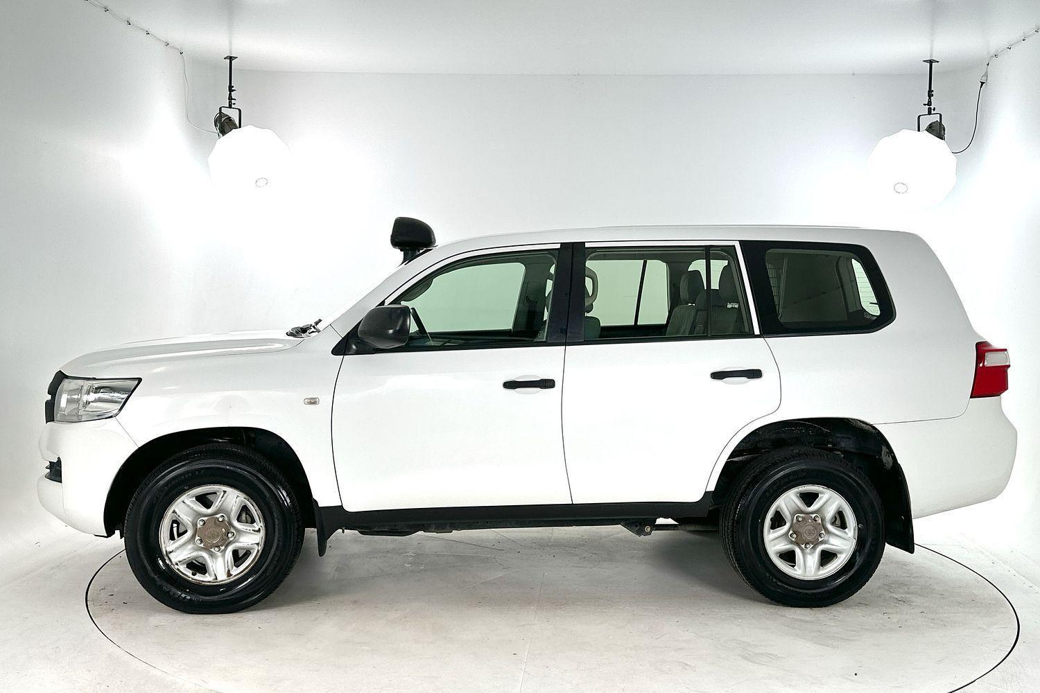 2017 Toyota Landcruiser GX in White