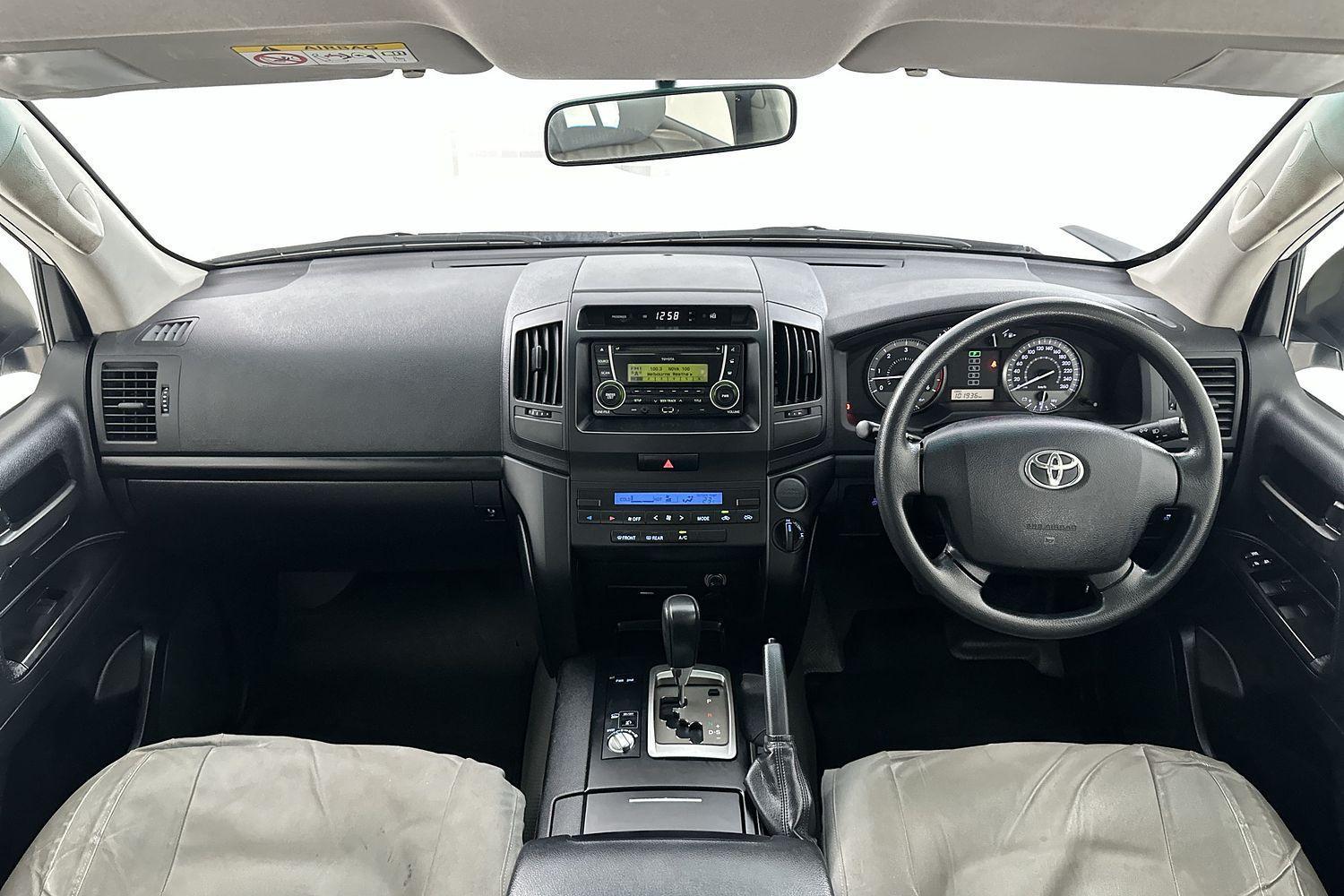 2017 Toyota Landcruiser GX in White