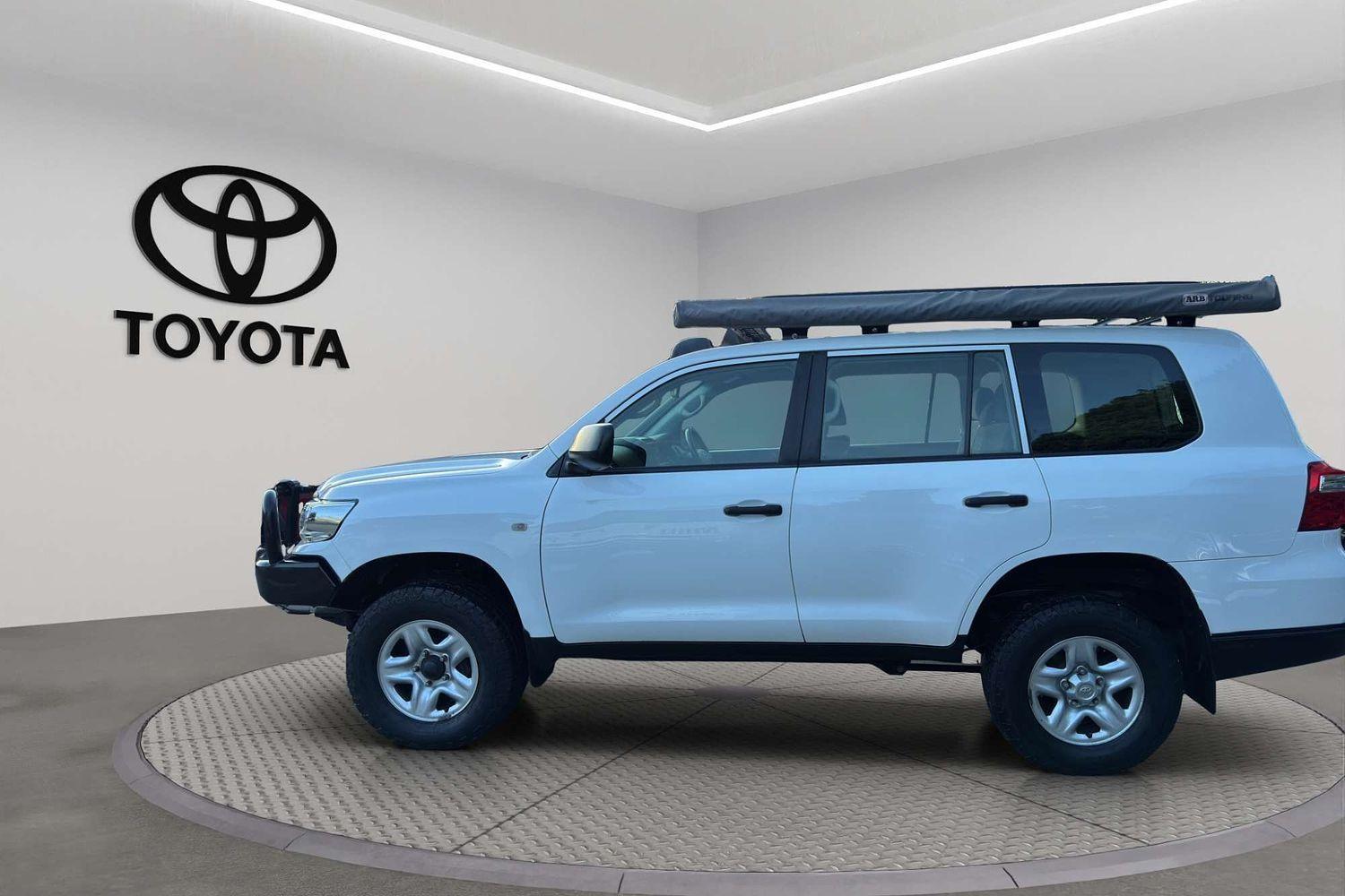 2016 Toyota Landcruiser GX in White