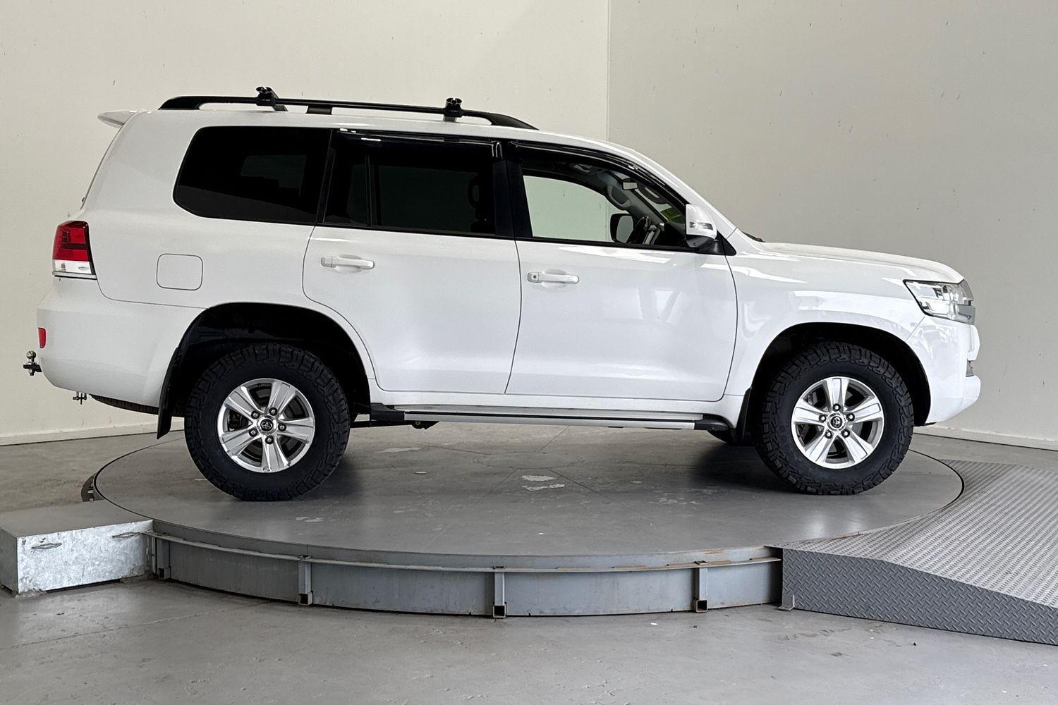 2020 Toyota Landcruiser GXL in White