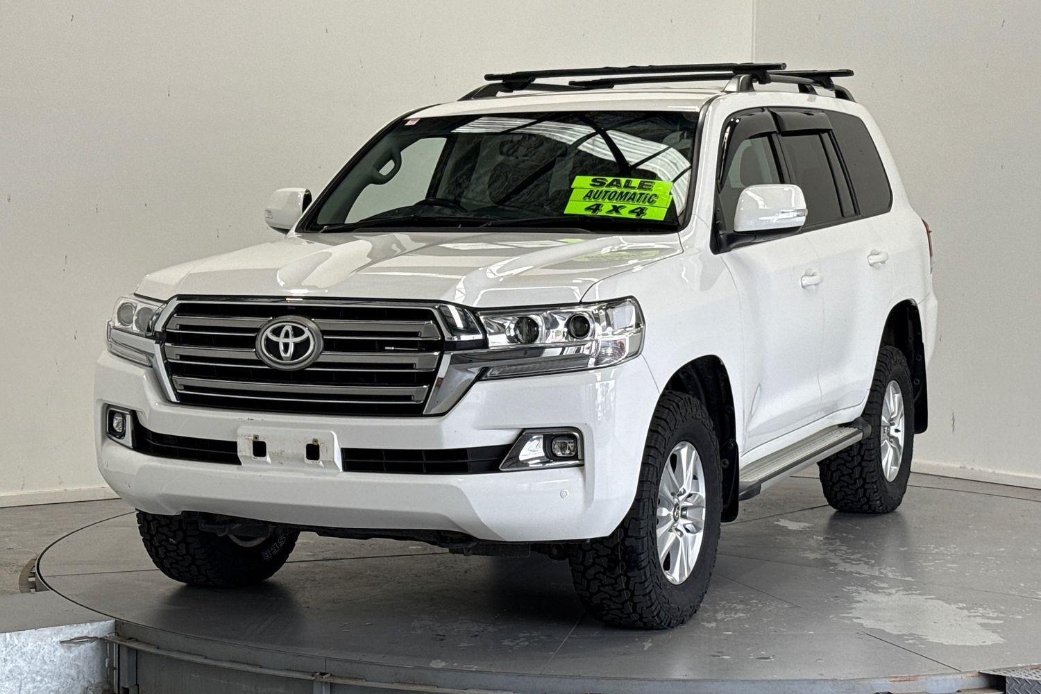 2020 Toyota Landcruiser GXL in White