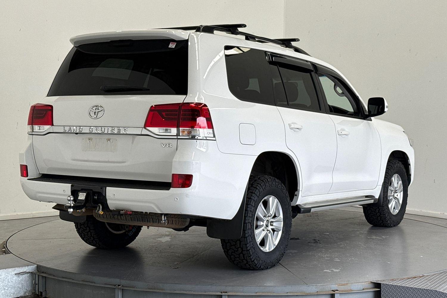 2020 Toyota Landcruiser GXL in White
