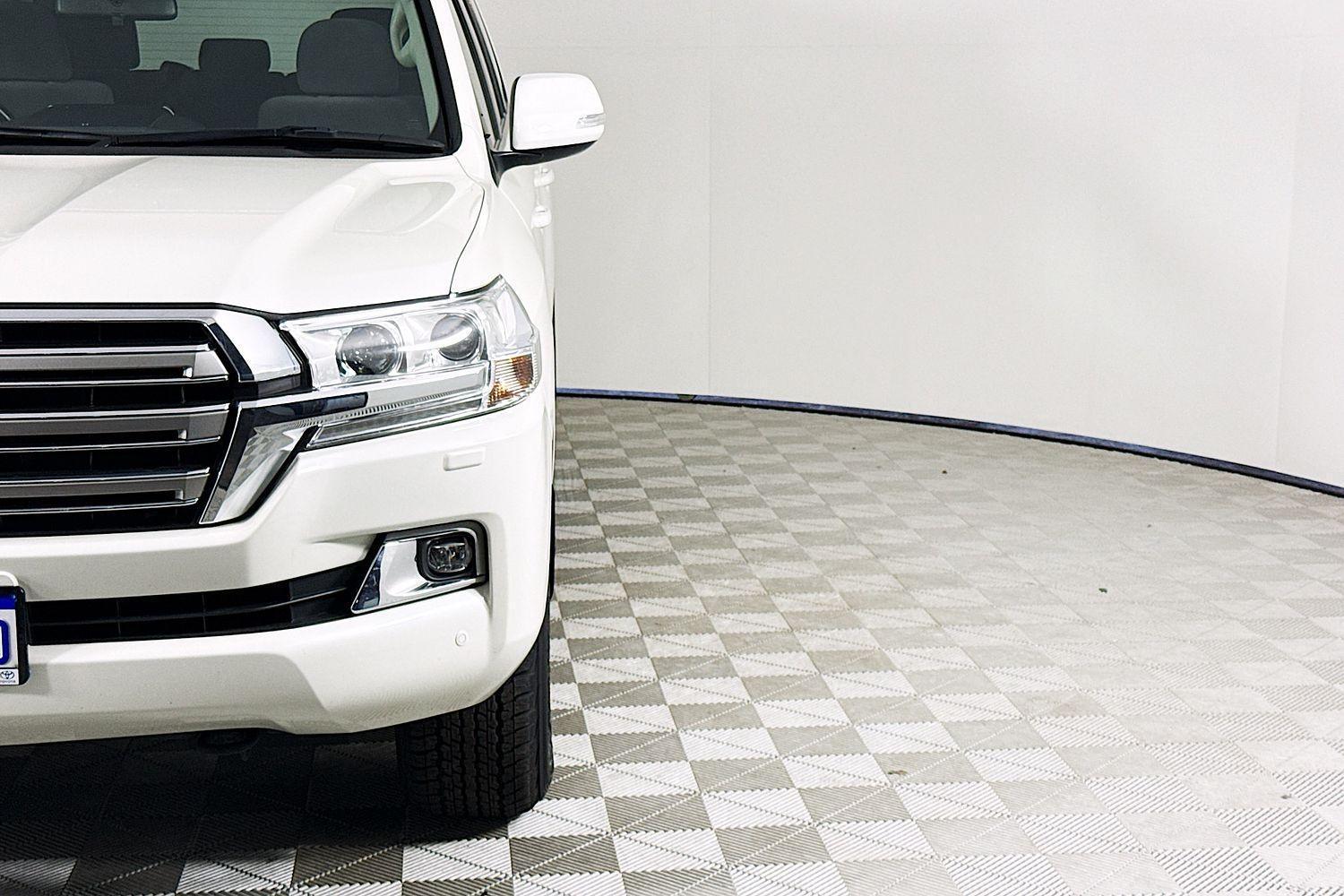 2020 Toyota Landcruiser GXL in White