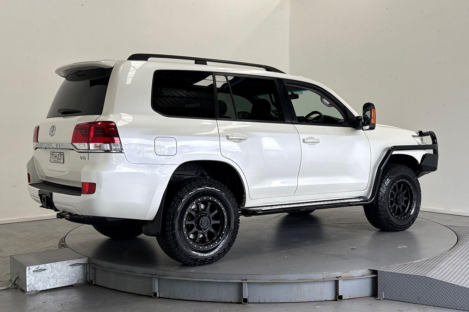 2018 Toyota Landcruiser GXL in White