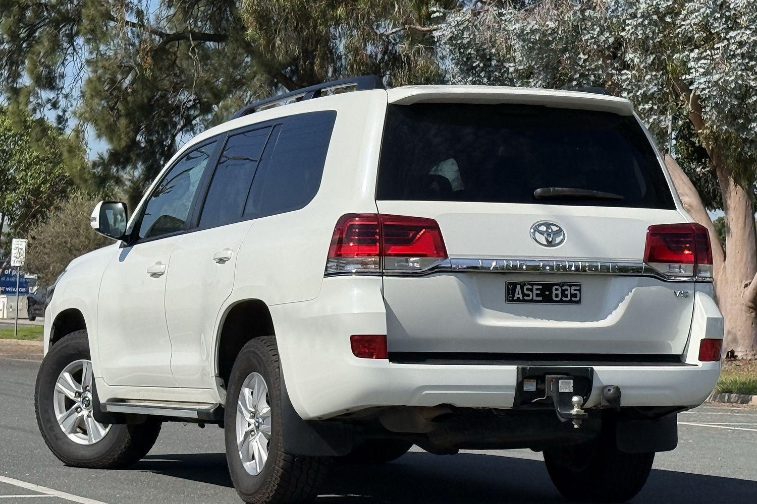 2017 Toyota Landcruiser GXL in White