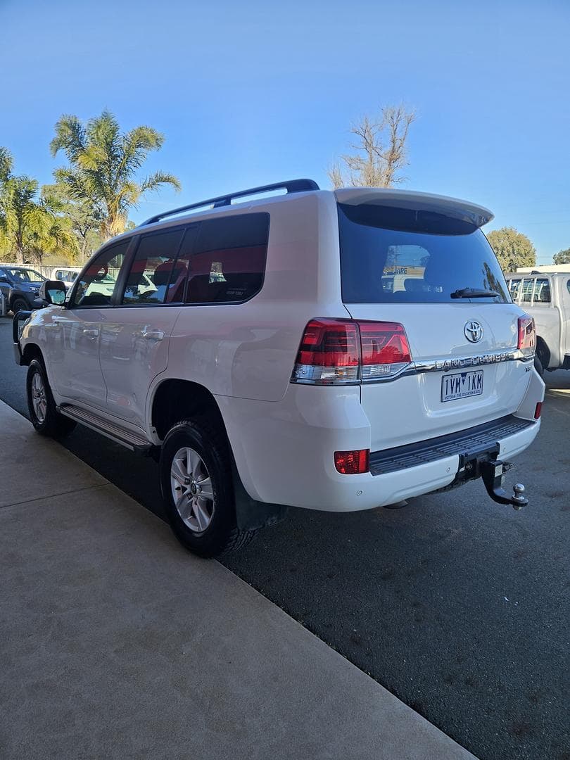 2018 Toyota Landcruiser GXL in White