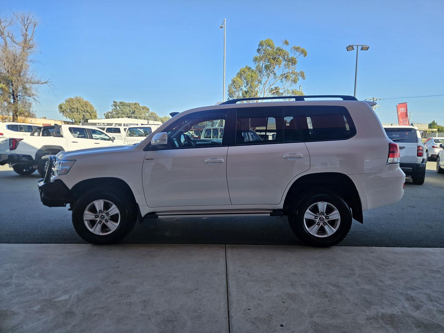 2018 Toyota Landcruiser GXL in White