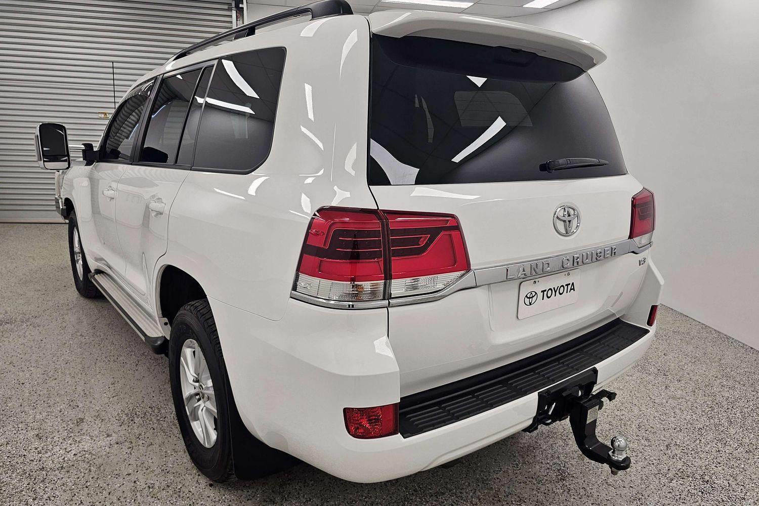2016 Toyota Landcruiser GXL in White