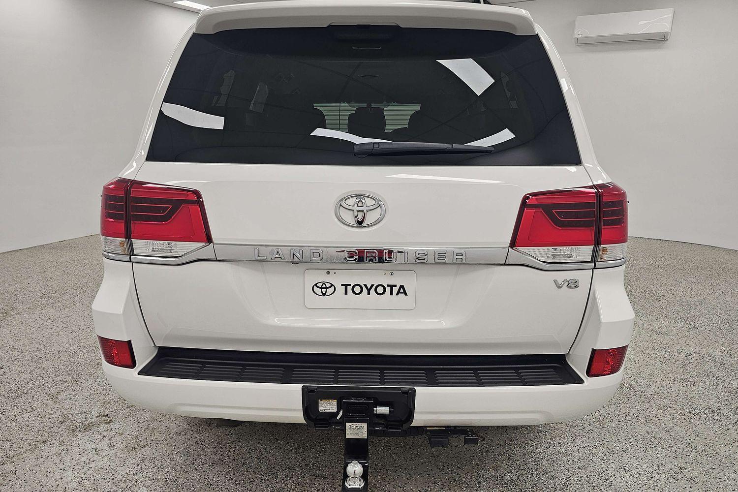2016 Toyota Landcruiser GXL in White