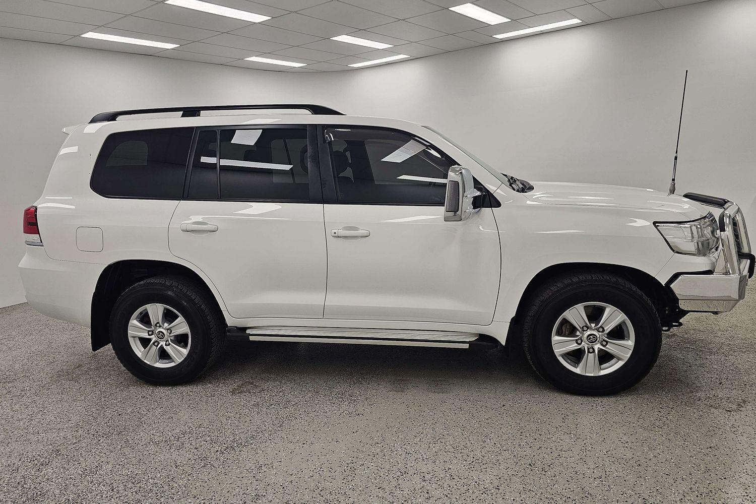 2016 Toyota Landcruiser GXL in White