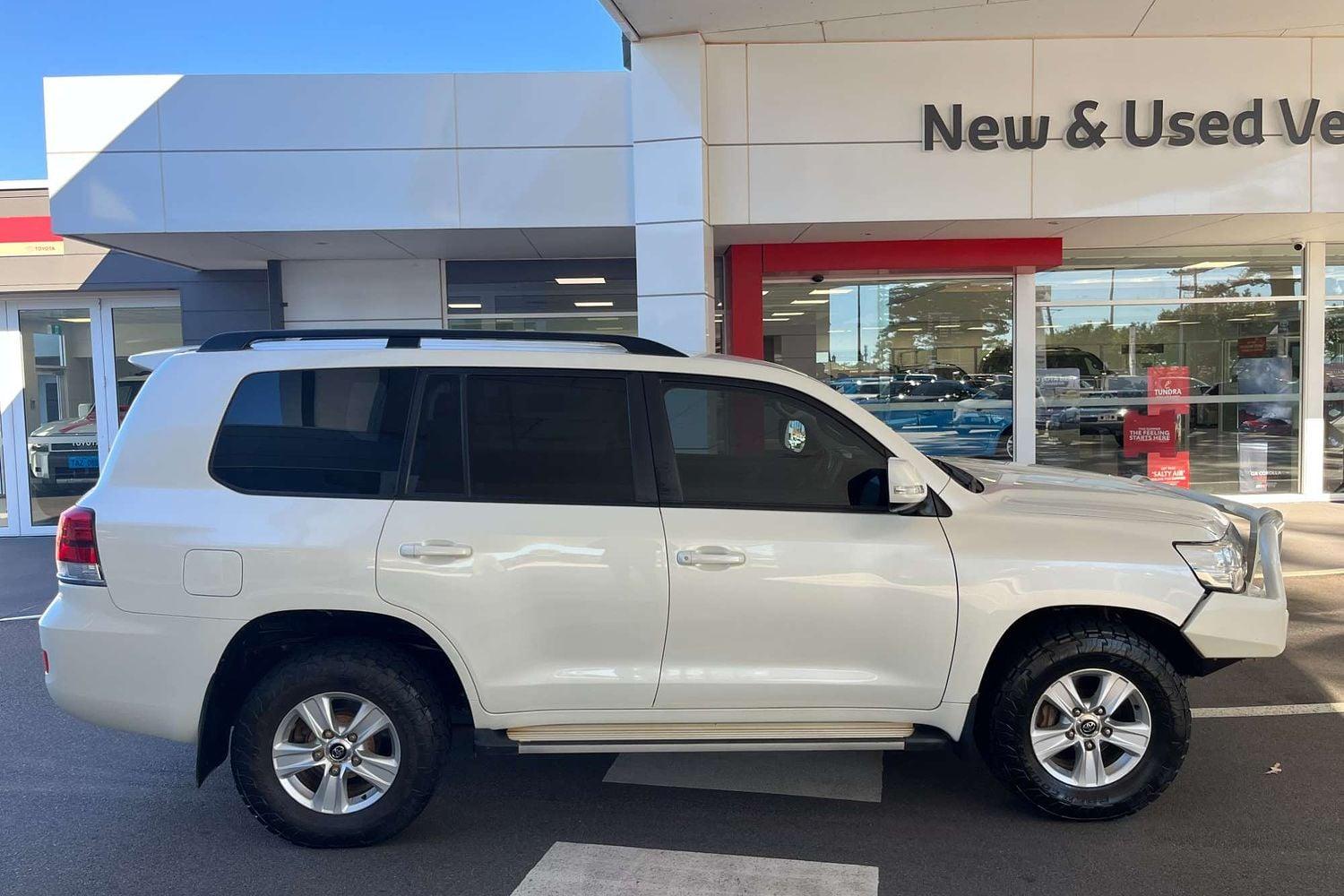 2021 Toyota Landcruiser GXL in White