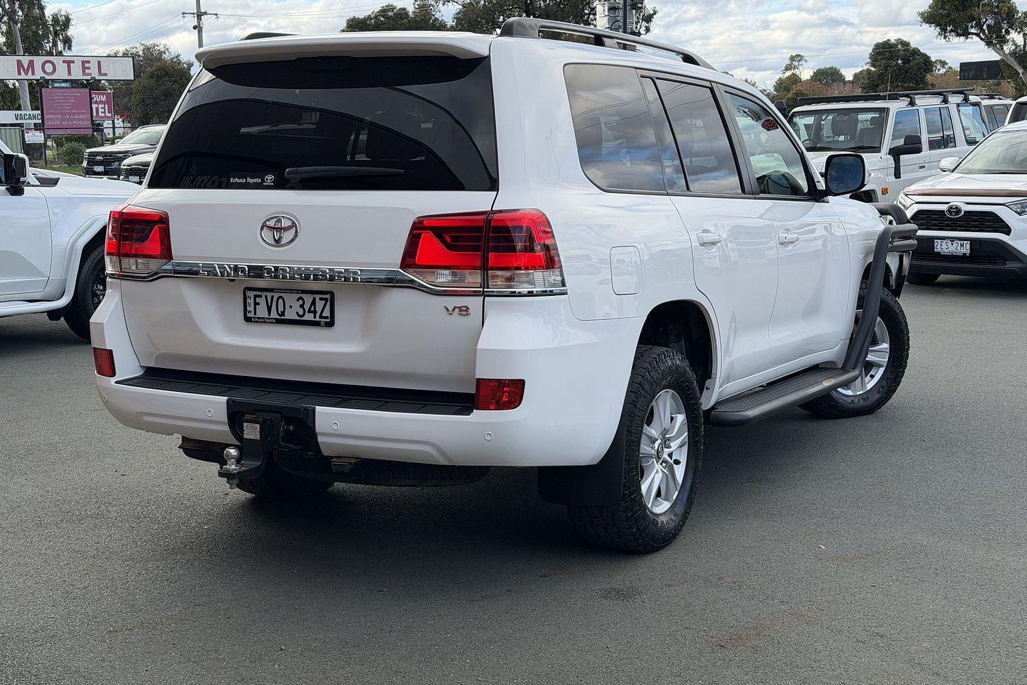 2021 Toyota Landcruiser GXL in White