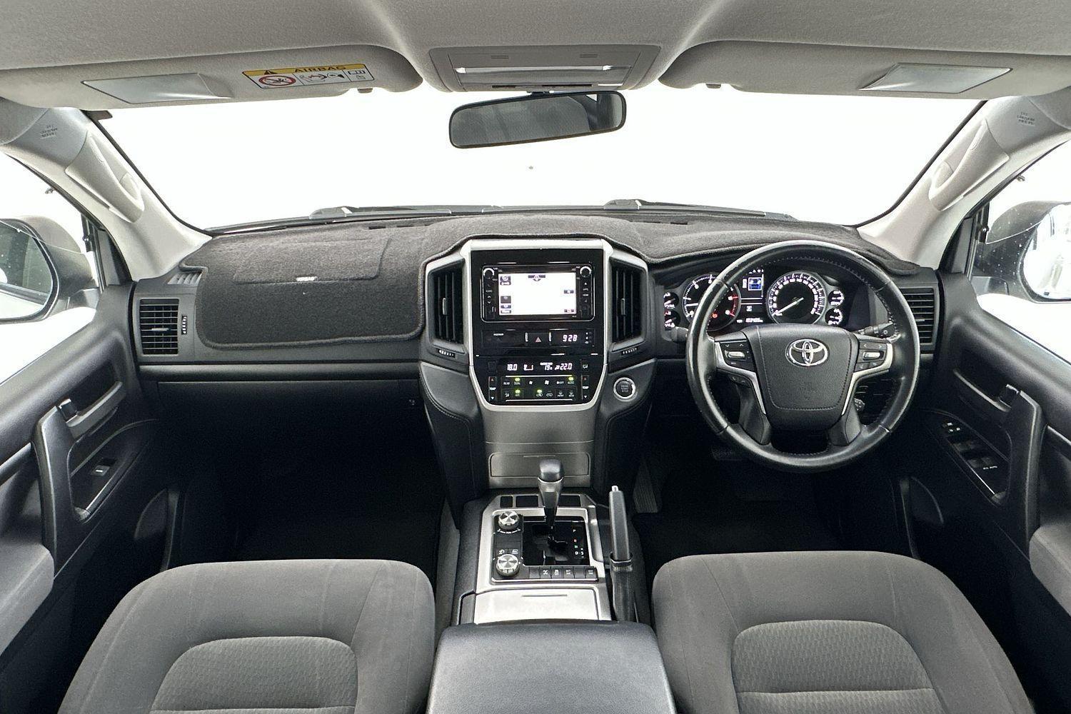 2019 Toyota Landcruiser GXL in White