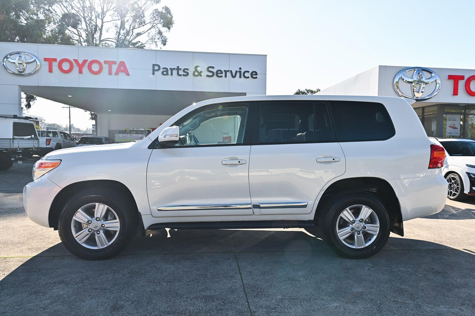 2014 Toyota Landcruiser Sahara in White