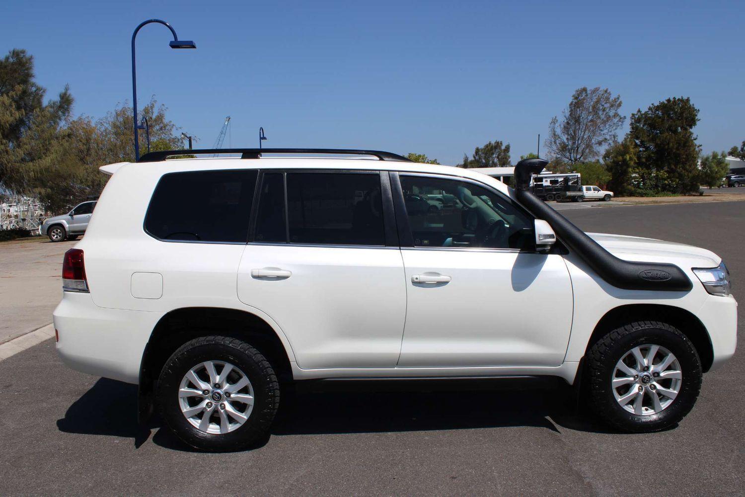 2018 Toyota Landcruiser VX in White