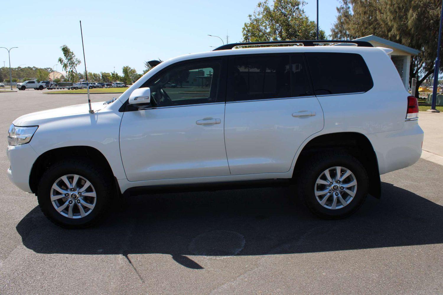 2018 Toyota Landcruiser VX in White