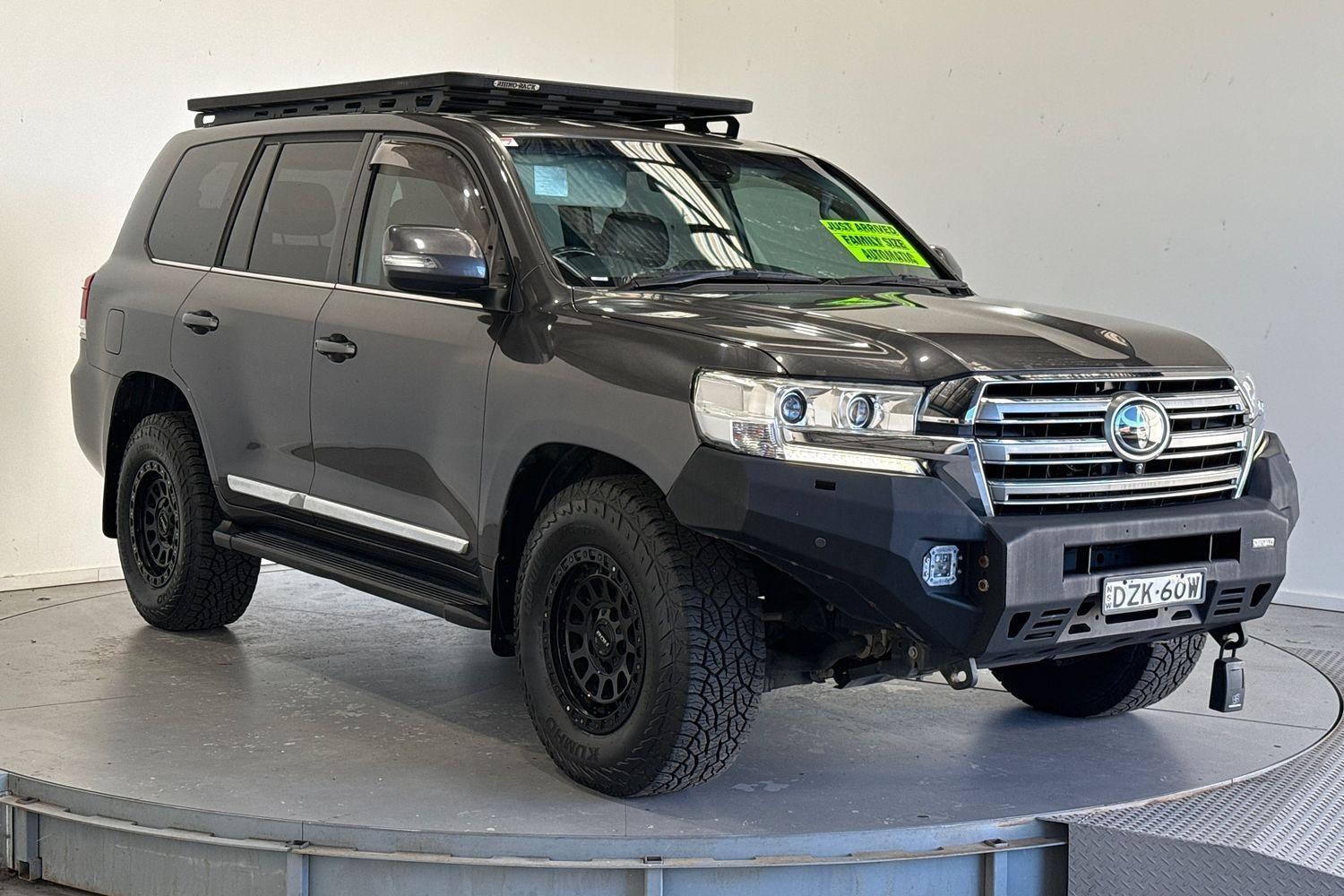 2018 Toyota Landcruiser Sahara in Silver