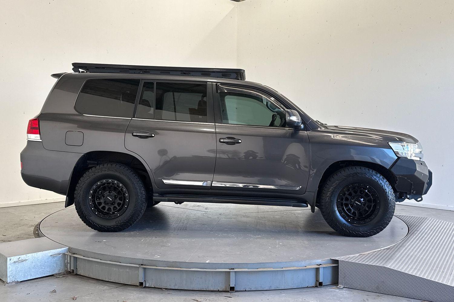 2018 Toyota Landcruiser Sahara in Silver