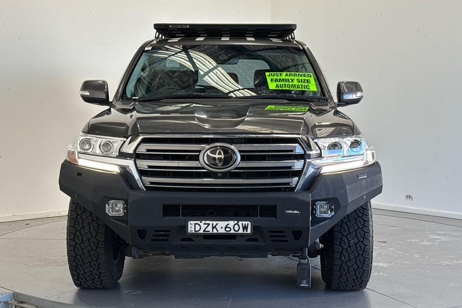 2018 Toyota Landcruiser Sahara in Silver