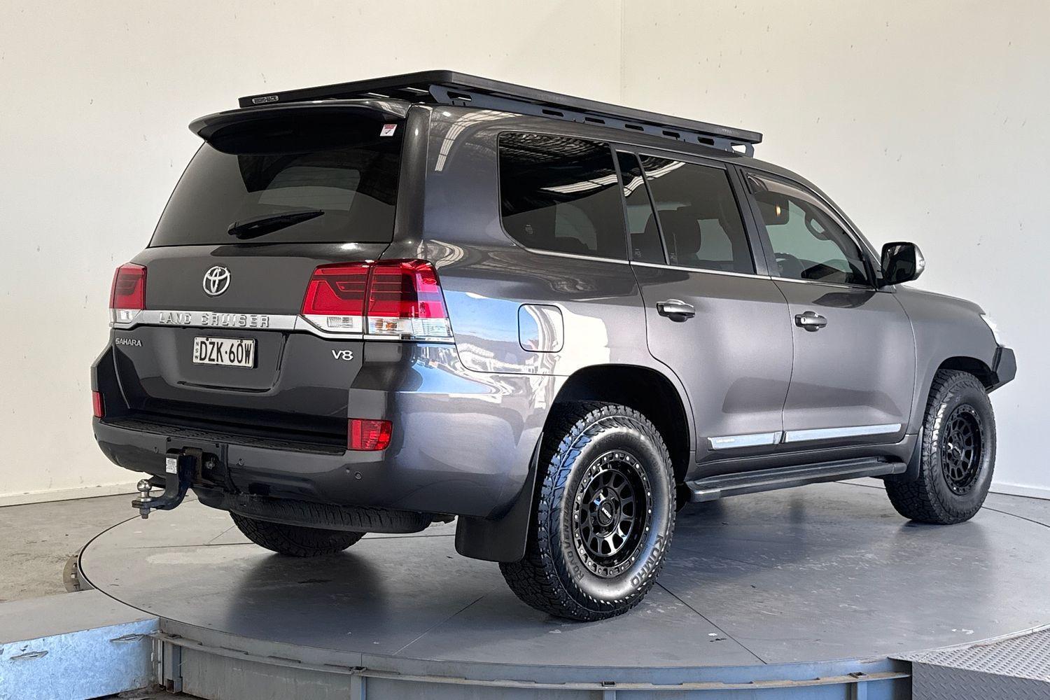 2018 Toyota Landcruiser Sahara in Silver