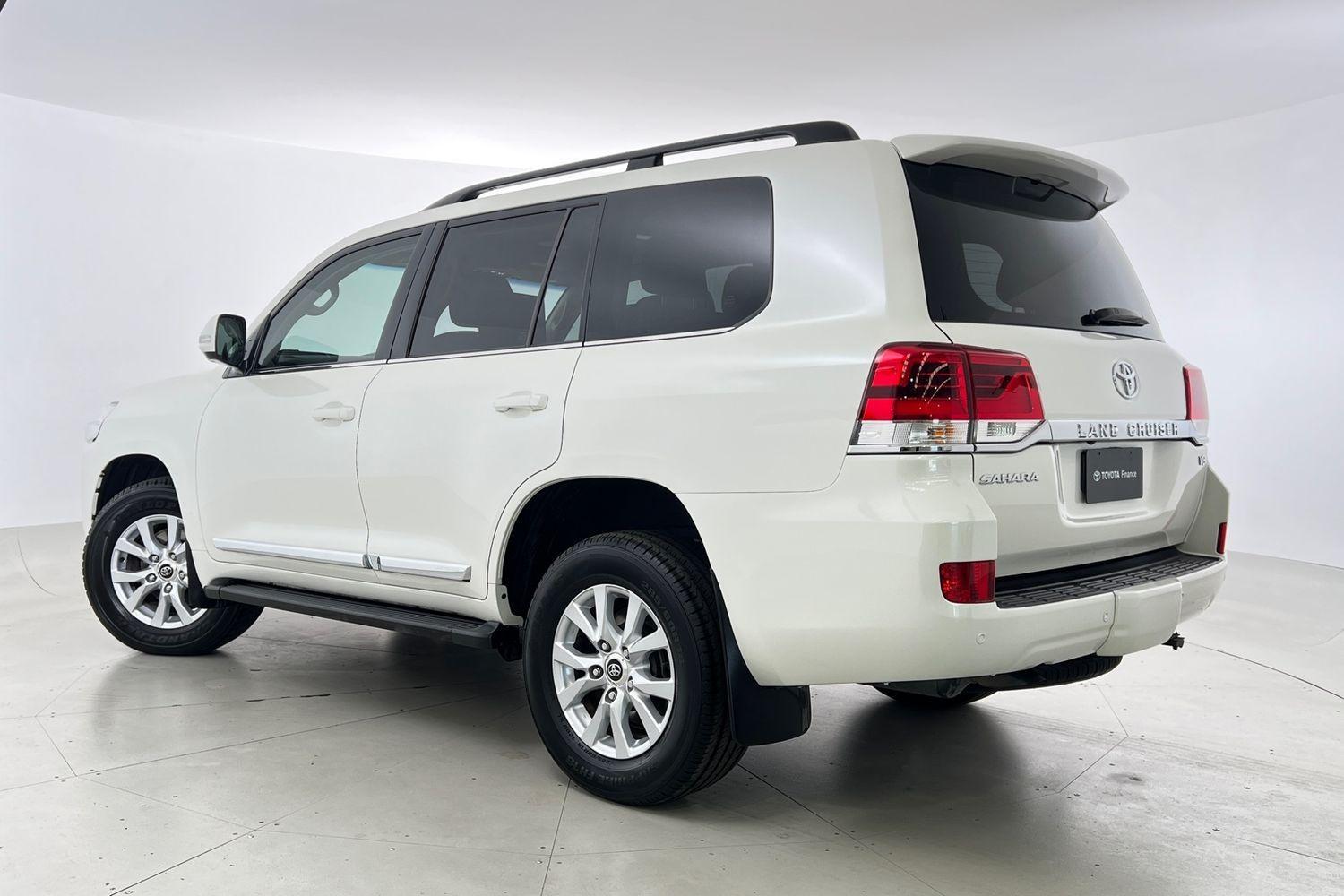2019 Toyota Landcruiser Sahara in White