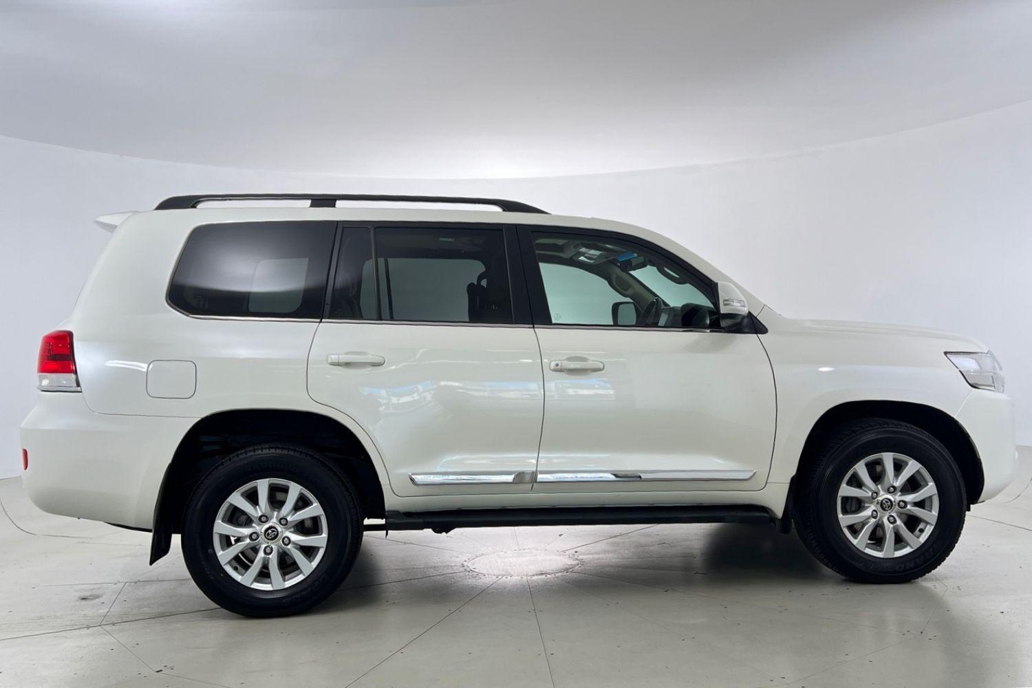 2019 Toyota Landcruiser Sahara in White