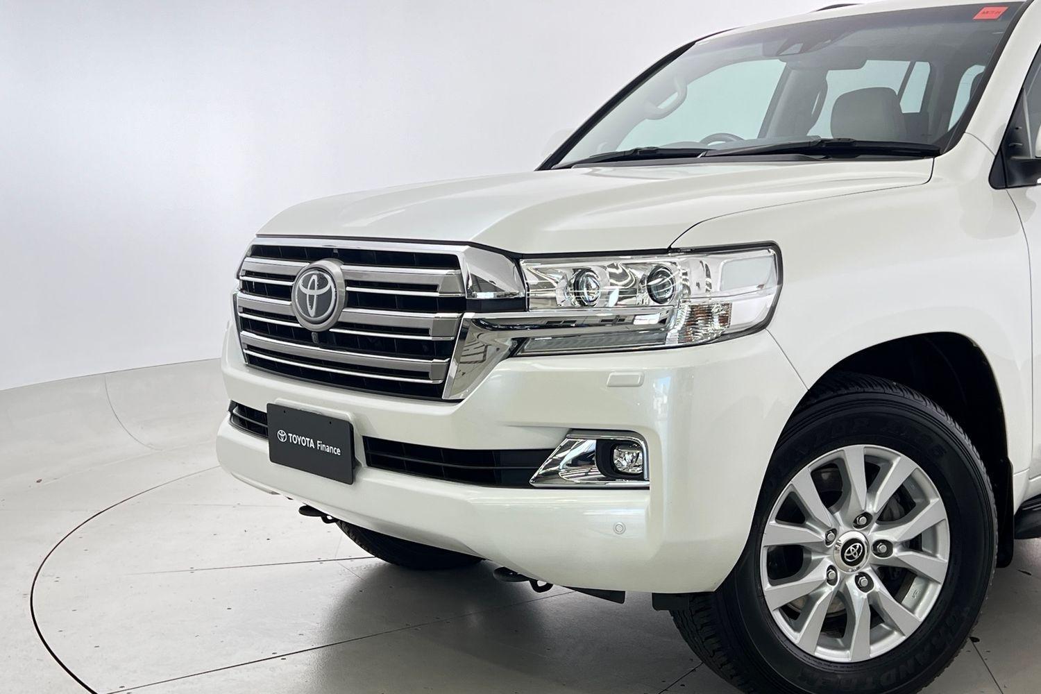 2019 Toyota Landcruiser Sahara in White