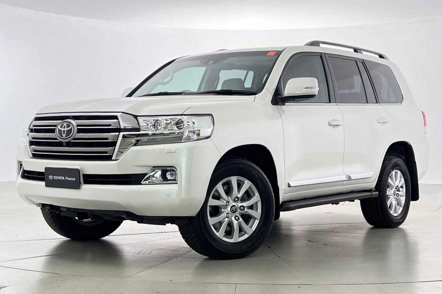 2019 Toyota Landcruiser Sahara in White