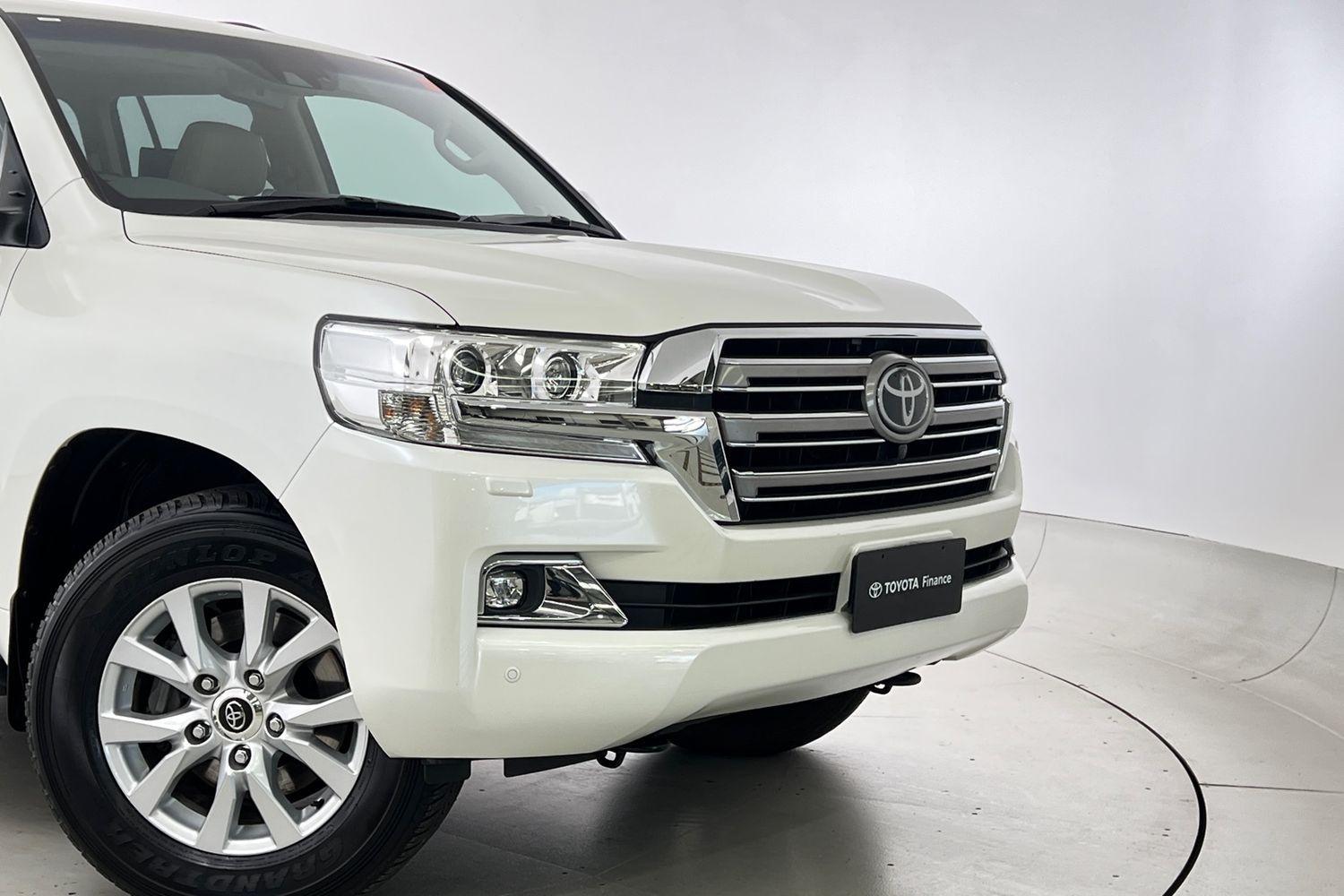 2019 Toyota Landcruiser Sahara in White