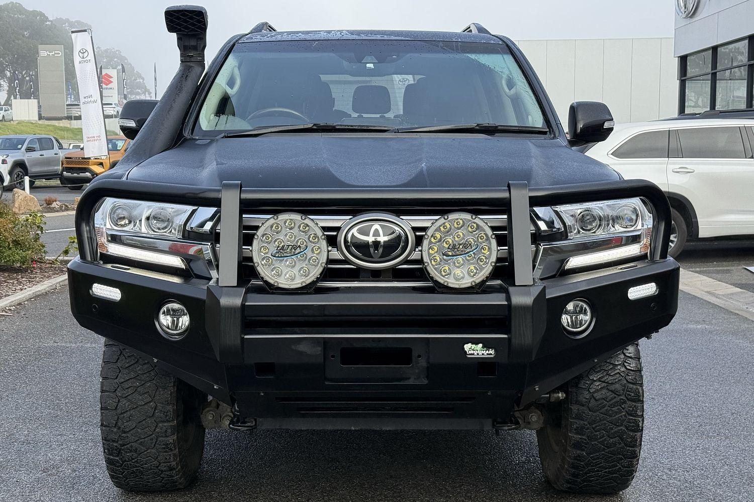 2020 Toyota Landcruiser Sahara in Black