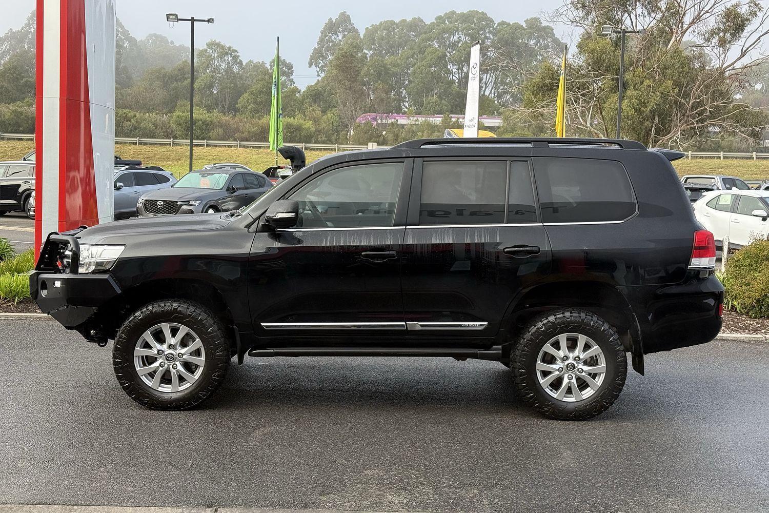 2020 Toyota Landcruiser Sahara in Black