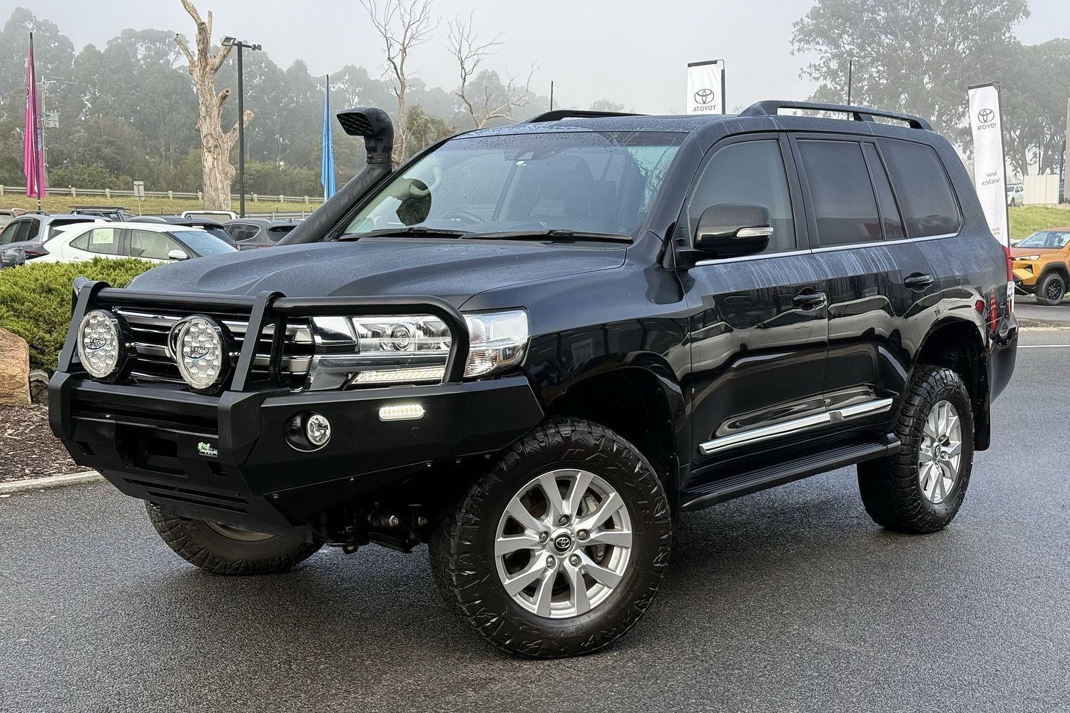 2020 Toyota Landcruiser Sahara in Black