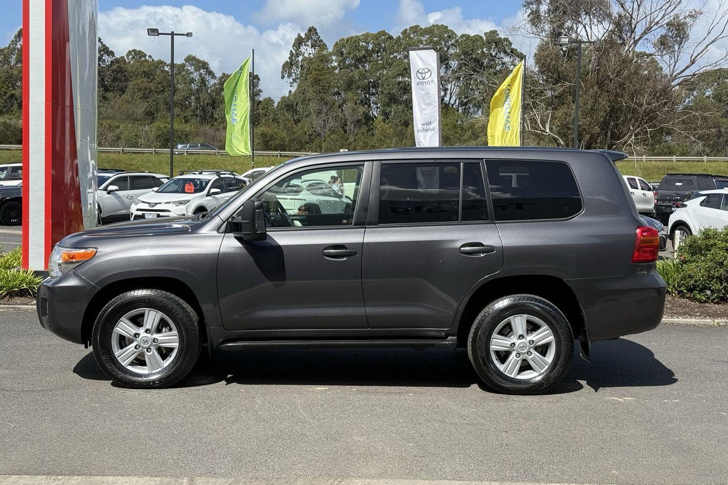 2014 Toyota Landcruiser VX in Silver